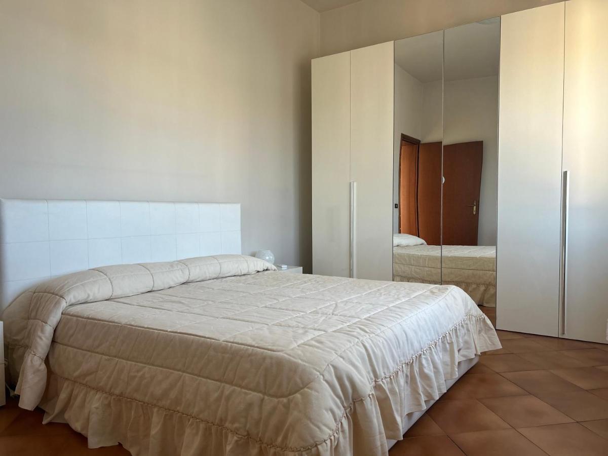 Albi'S House,Terrazza ,Wi-Fi, Parcheggio, Ac Apartment Lucca Bagian luar foto