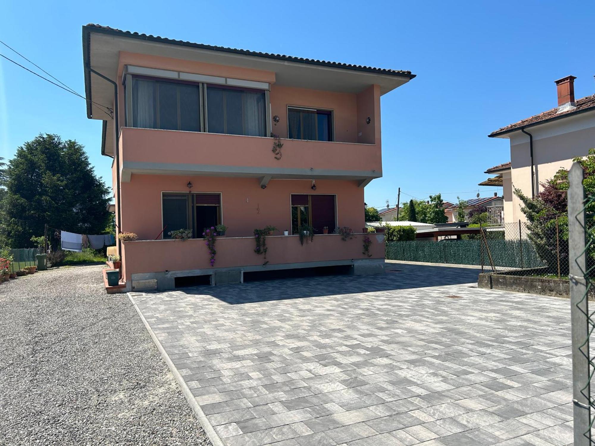 Albi'S House,Terrazza ,Wi-Fi, Parcheggio, Ac Apartment Lucca Bagian luar foto